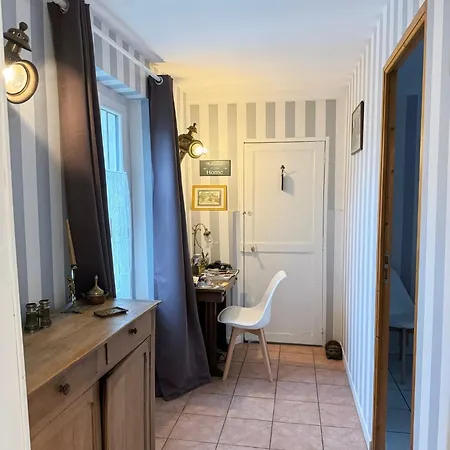 Chez Madame Titus