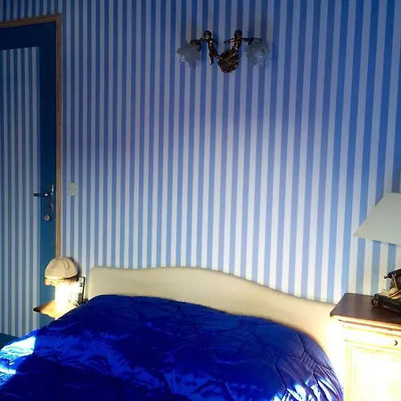 Chez Madame Titus * Ormoy-Villers